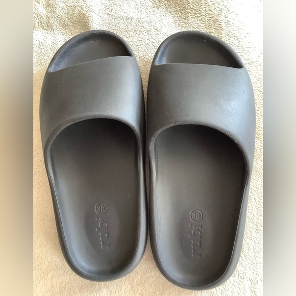 Rubi Ladies Slippers - Picture 2 of 6